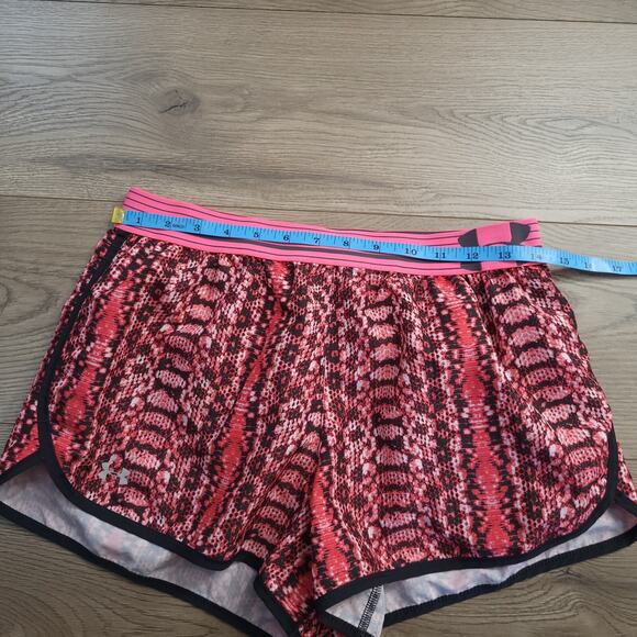 Under Armour Shorts Women Small Pink Black Athletic Athleisure Moisture Wicking - Picture 4 of 7
